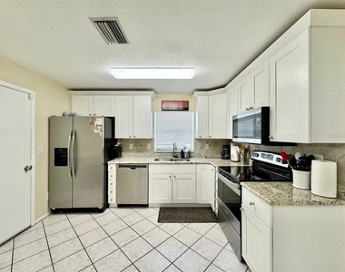 2775 Diane Terrace - Photo Thumbnail 10