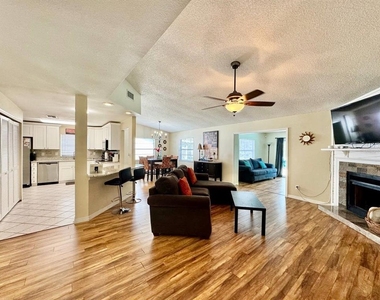 2775 Diane Terrace - Photo Thumbnail 4