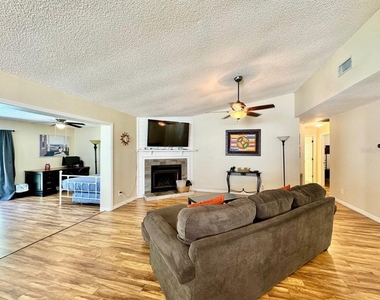 2775 Diane Terrace - Photo Thumbnail 5