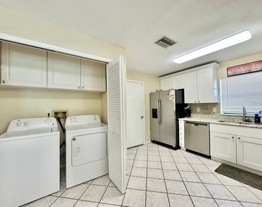 2775 Diane Terrace - Photo Thumbnail 11