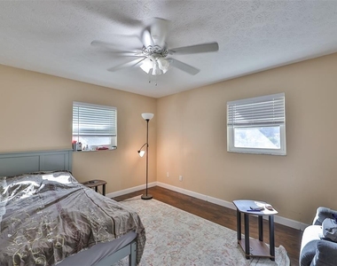 103 N Kingsway Road - Photo Thumbnail 16