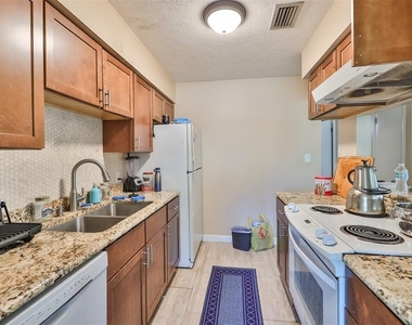 103 N Kingsway Road - Photo Thumbnail 2