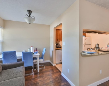 103 N Kingsway Road - Photo Thumbnail 10