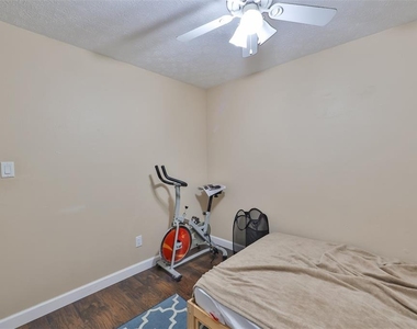 103 N Kingsway Road - Photo Thumbnail 13