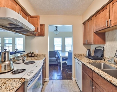 103 N Kingsway Road - Photo Thumbnail 5
