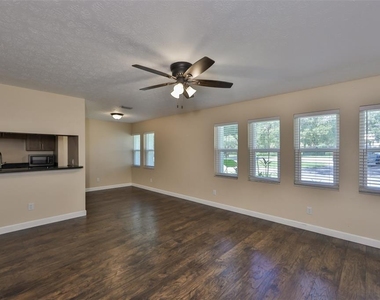 105 N Kingsway Road - Photo Thumbnail 1