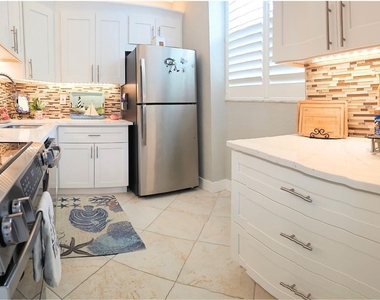 7560 Bay Island Drive S - Photo Thumbnail 11