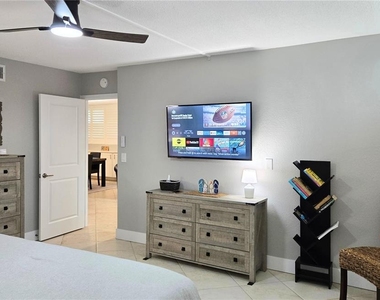 7560 Bay Island Drive S - Photo Thumbnail 19