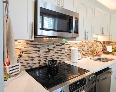 7560 Bay Island Drive S - Photo Thumbnail 9