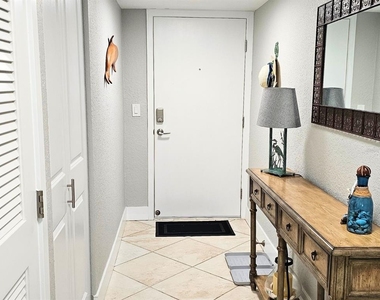 7560 Bay Island Drive S - Photo Thumbnail 4