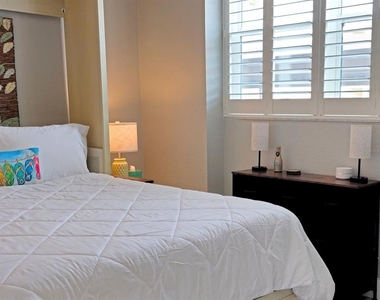 7560 Bay Island Drive S - Photo Thumbnail 32