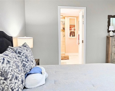 7560 Bay Island Drive S - Photo Thumbnail 27