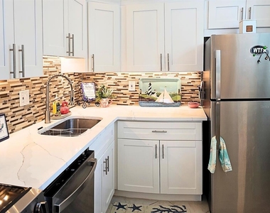 7560 Bay Island Drive S - Photo Thumbnail 9