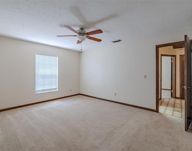 501 Bryan Road - Photo Thumbnail 27