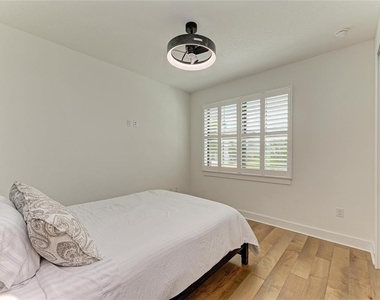 18530 Midsummer Place - Photo Thumbnail 40