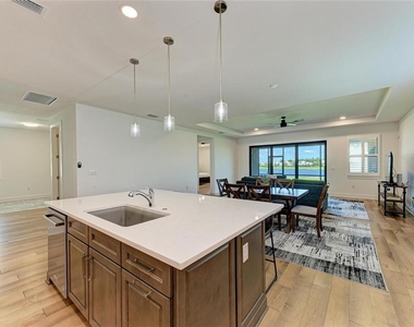 18530 Midsummer Place - Photo Thumbnail 19