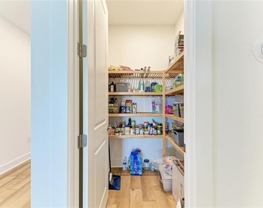 18530 Midsummer Place - Photo Thumbnail 12