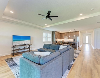18530 Midsummer Place - Photo Thumbnail 9