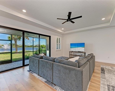 18530 Midsummer Place - Photo Thumbnail 8