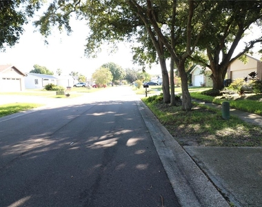 5017 Oakshire Dr - Photo Thumbnail 1