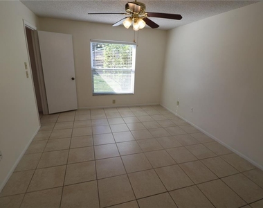 5017 Oakshire Dr - Photo Thumbnail 19
