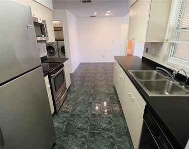 5017 Oakshire Dr - Photo Thumbnail 10
