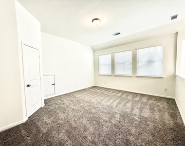 620 Silver Pear Court - Photo Thumbnail 7
