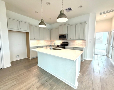620 Silver Pear Court - Photo Thumbnail 4
