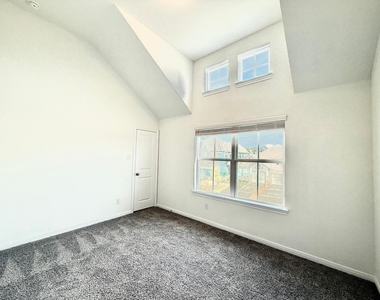 620 Silver Pear Court - Photo Thumbnail 6