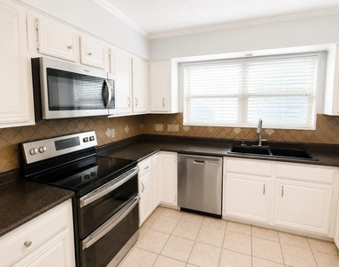 3111 West Creek Club Drive - Photo Thumbnail 15