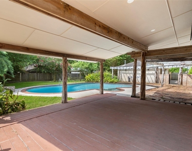 8215 Winding Hill Lane - Photo Thumbnail 37
