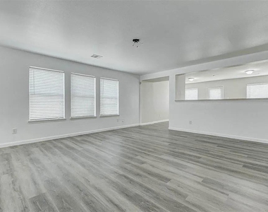 7027 Parkford Meadow Drive - Photo Thumbnail 5