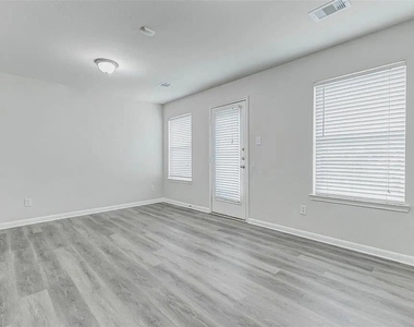 7027 Parkford Meadow Drive - Photo Thumbnail 10