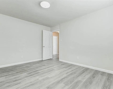 7027 Parkford Meadow Drive - Photo Thumbnail 18