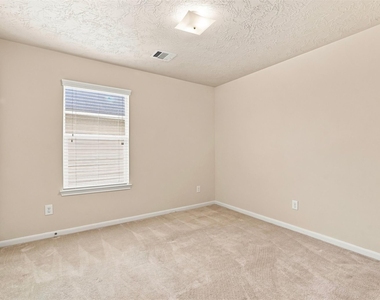 12563 Chiswick Road - Photo Thumbnail 12