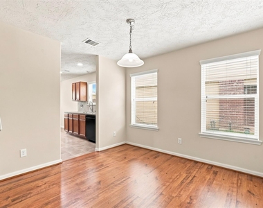 12563 Chiswick Road - Photo Thumbnail 5