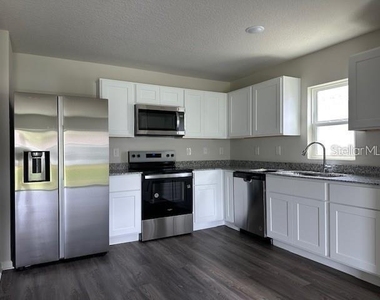 2432 Nw 22nd Court - Photo Thumbnail 5