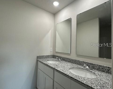2432 Nw 22nd Court - Photo Thumbnail 15