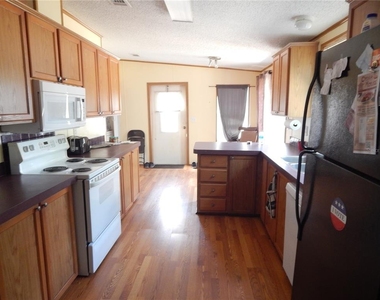 900 Columbia Avenue - Photo Thumbnail 5