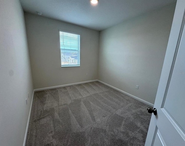 498 Lady Palm Street - Photo Thumbnail 14