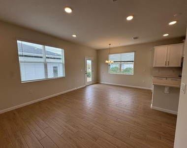 498 Lady Palm Street - Photo Thumbnail 6
