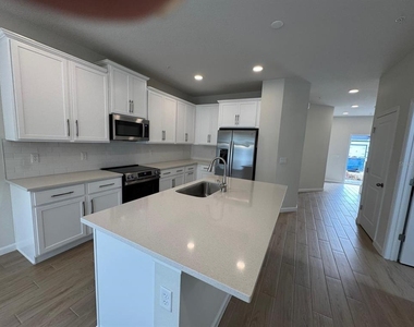 498 Lady Palm Street - Photo Thumbnail 4