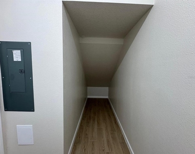 498 Lady Palm Street - Photo Thumbnail 3