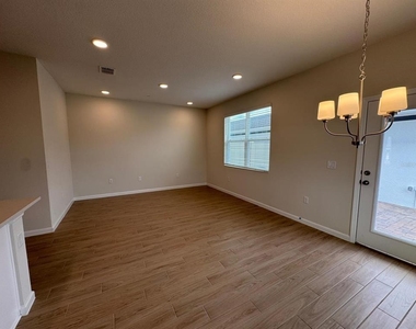 498 Lady Palm Street - Photo Thumbnail 7