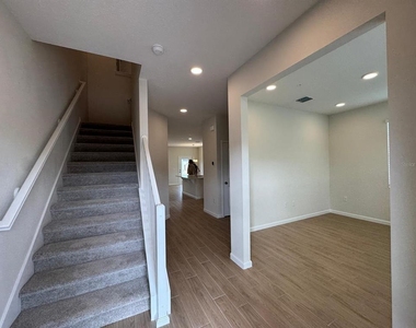 498 Lady Palm Street - Photo Thumbnail 2