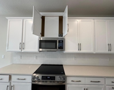 498 Lady Palm Street - Photo Thumbnail 5