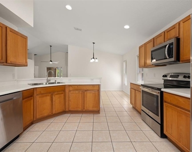 141 Richmond Drive - Photo Thumbnail 7