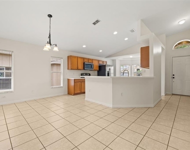 141 Richmond Drive - Photo Thumbnail 3