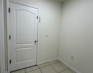 1938 Shiloh Brook Street - Photo Thumbnail 5