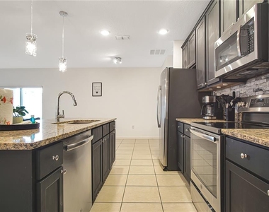 441 Sardinia Circle - Photo Thumbnail 4